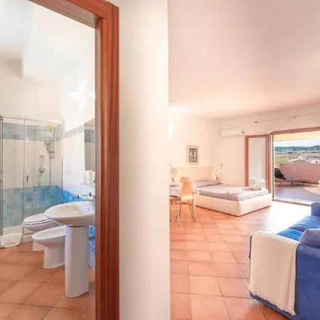 Relaxing Cristal Blu Sleeps 3 Apartment Santa Teresa Gallura