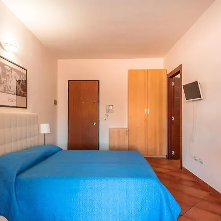 Relaxing Cristal Blu Sleeps 3 Apartment Santa Teresa Gallura
