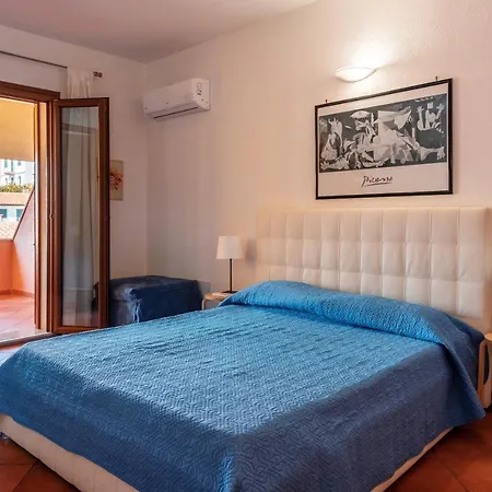 Relaxing Cristal Blu Sleeps 3 Persons Santa Teresa Gallura