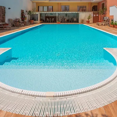 Relaxing Cristal Blu Sleeps 3 Apartment Santa Teresa Gallura