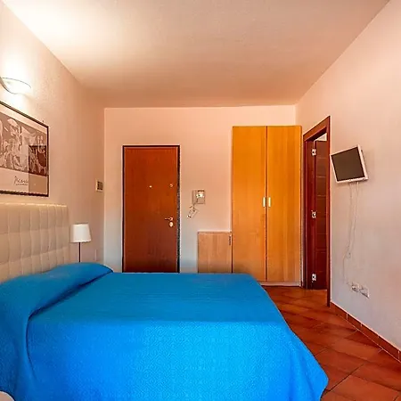 Relaxing Cristal Blu Sleeps 3 Persons Santa Teresa Gallura